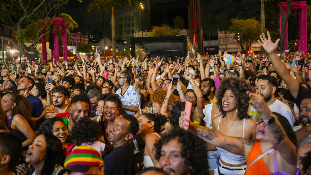 Pessoas curtindo Carnaval